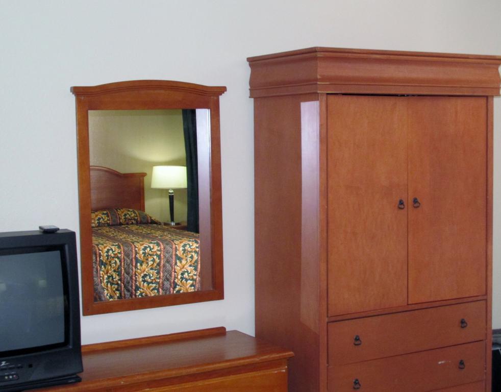 Country Inn Motel Oakdale Екстер'єр фото