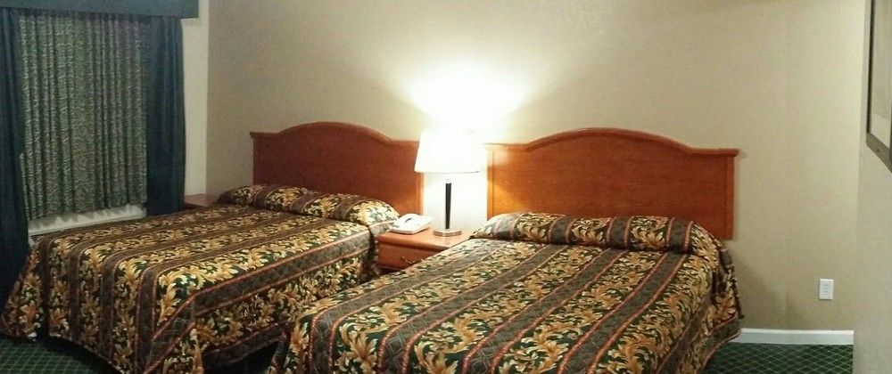 Country Inn Motel Oakdale Екстер'єр фото